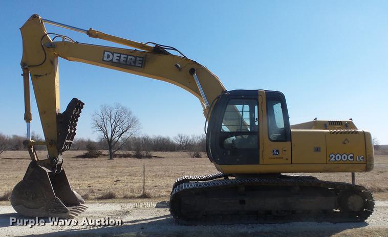 image for item DC0703 2005 John Deere 200C LC excavator
