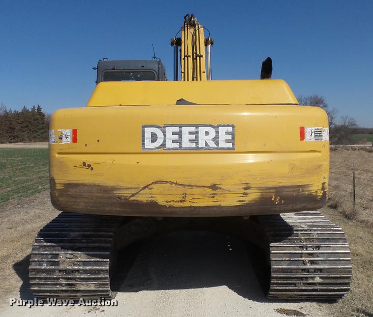 image for item DC0703 2005 John Deere 200C LC excavator