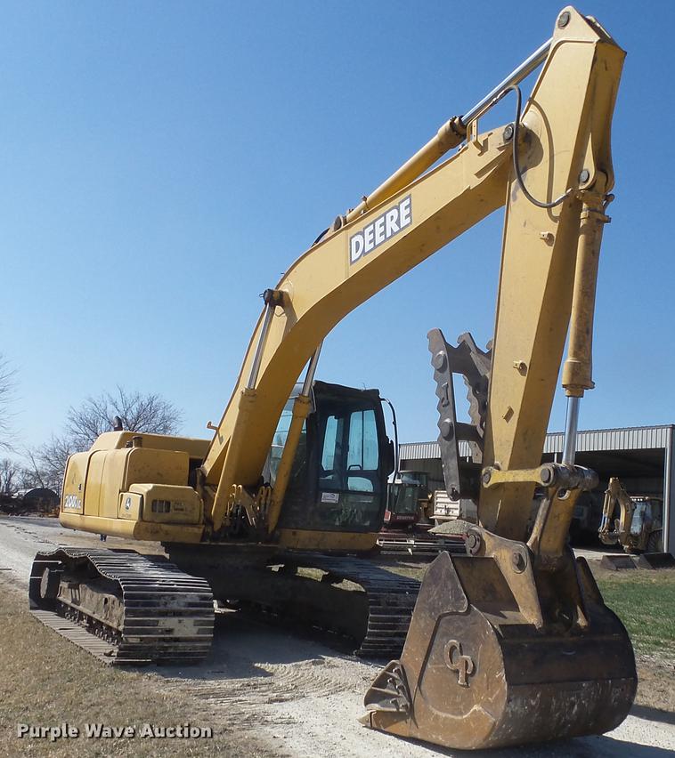 image for item DC0703 2005 John Deere 200C LC excavator