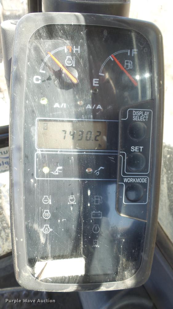 image for item DC0703 2005 John Deere 200C LC excavator