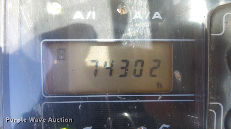 image for item DC0703 2005 John Deere 200C LC excavator