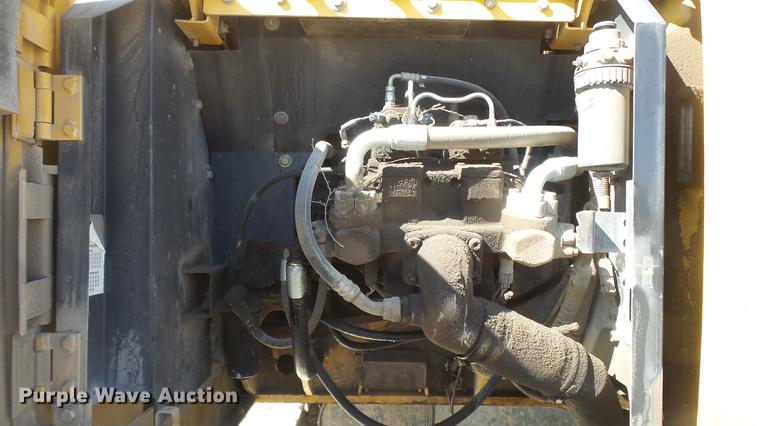 image for item DC0703 2005 John Deere 200C LC excavator