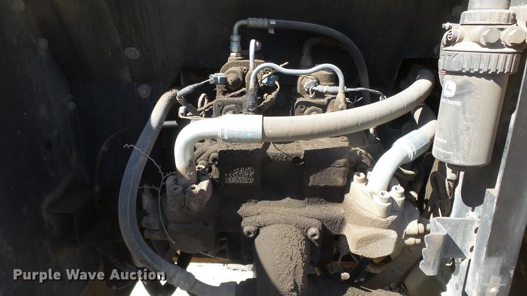 image for item DC0703 2005 John Deere 200C LC excavator