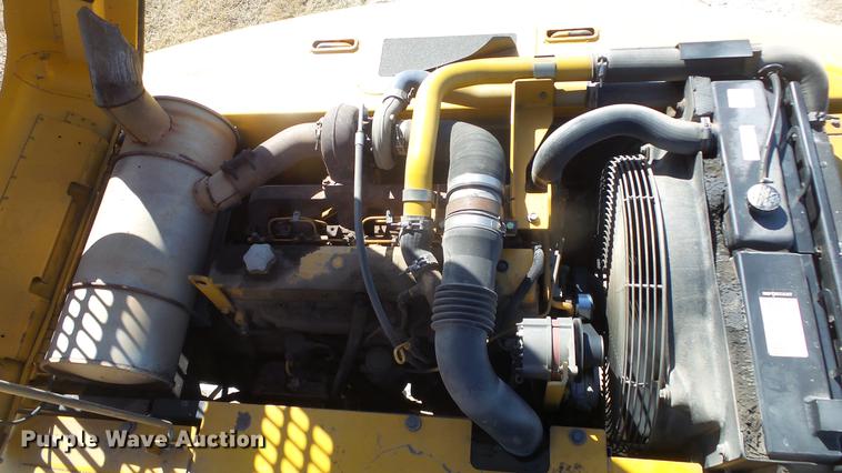 image for item DC0703 2005 John Deere 200C LC excavator