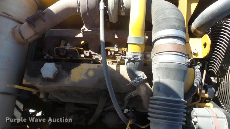 image for item DC0703 2005 John Deere 200C LC excavator