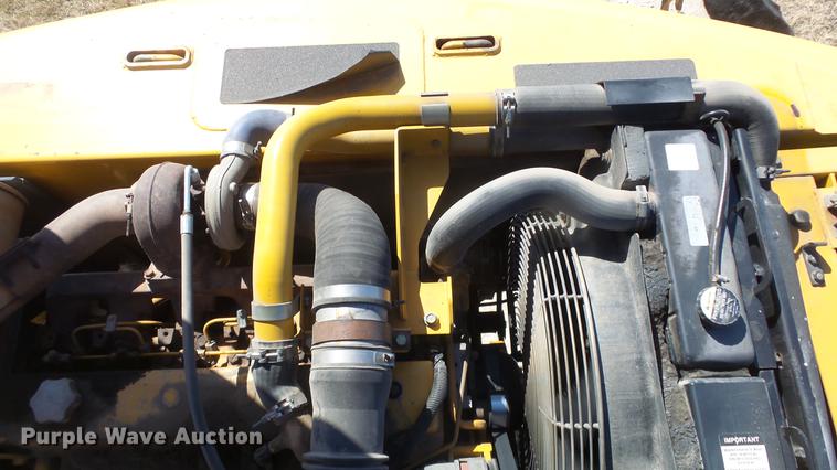 image for item DC0703 2005 John Deere 200C LC excavator