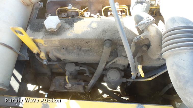 image for item DC0703 2005 John Deere 200C LC excavator