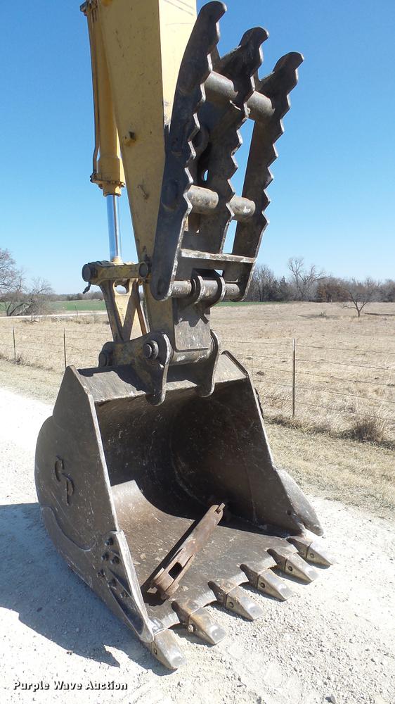 image for item DC0703 2005 John Deere 200C LC excavator