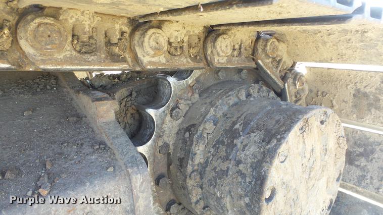 image for item DC0703 2005 John Deere 200C LC excavator