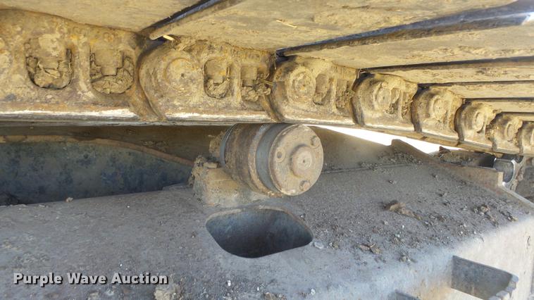 image for item DC0703 2005 John Deere 200C LC excavator