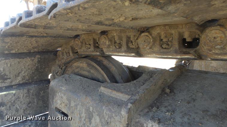 image for item DC0703 2005 John Deere 200C LC excavator