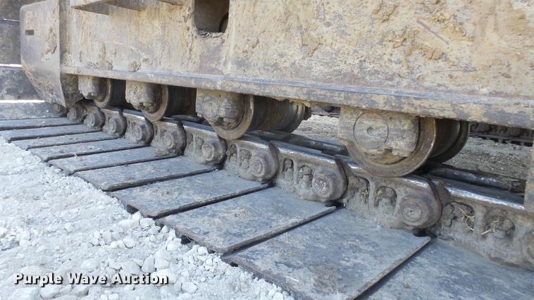 image for item DC0703 2005 John Deere 200C LC excavator