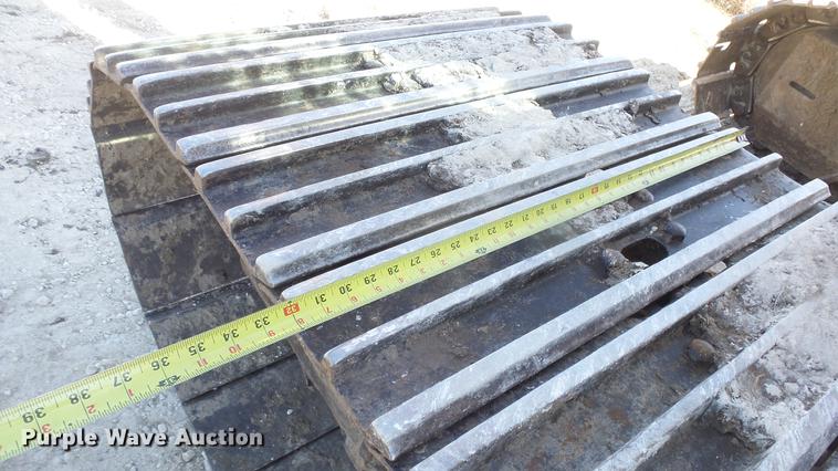 image for item DC0703 2005 John Deere 200C LC excavator