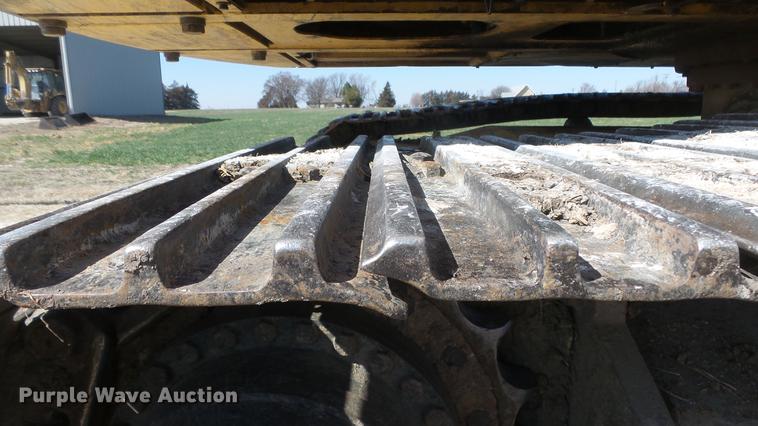 image for item DC0703 2005 John Deere 200C LC excavator