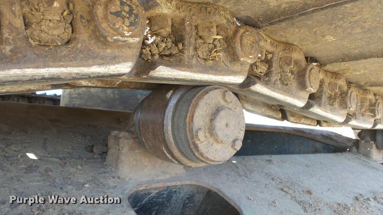 image for item DC0703 2005 John Deere 200C LC excavator