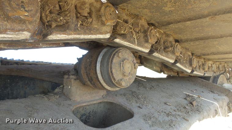 image for item DC0703 2005 John Deere 200C LC excavator