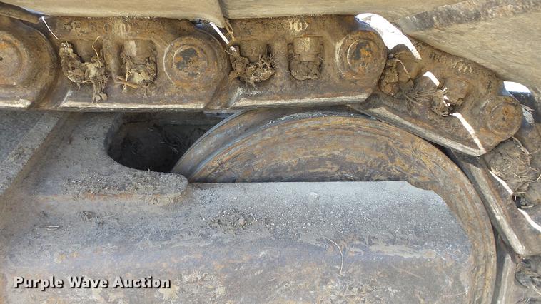 image for item DC0703 2005 John Deere 200C LC excavator