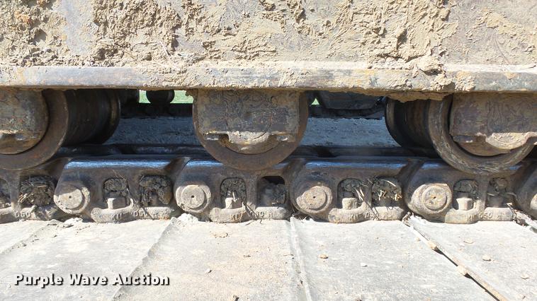 image for item DC0703 2005 John Deere 200C LC excavator