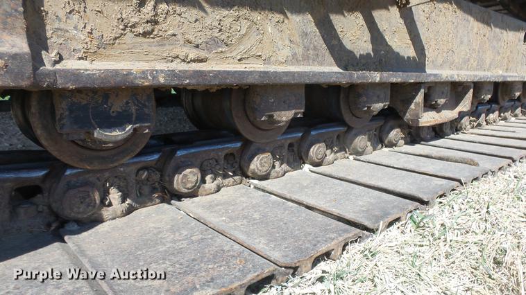 image for item DC0703 2005 John Deere 200C LC excavator