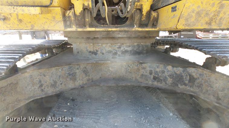 image for item DC0703 2005 John Deere 200C LC excavator