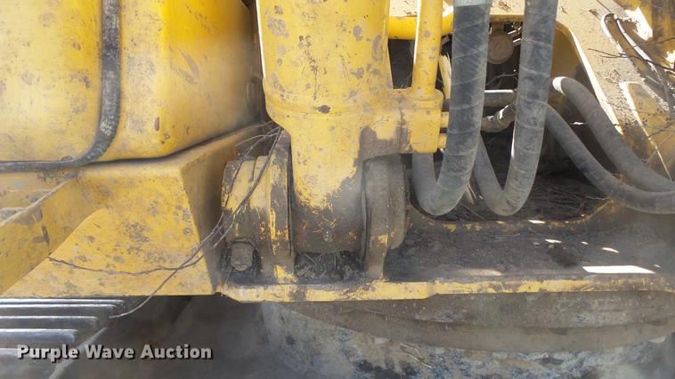 image for item DC0703 2005 John Deere 200C LC excavator