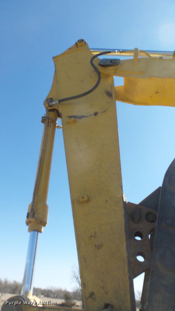 image for item DC0703 2005 John Deere 200C LC excavator