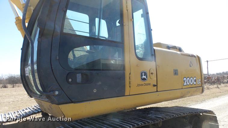 image for item DC0703 2005 John Deere 200C LC excavator