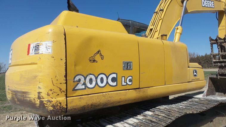 image for item DC0703 2005 John Deere 200C LC excavator
