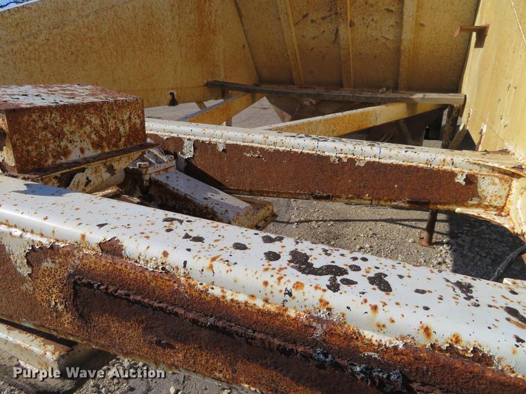 image for item DC0814 1994 Ranch bottom dump trailer