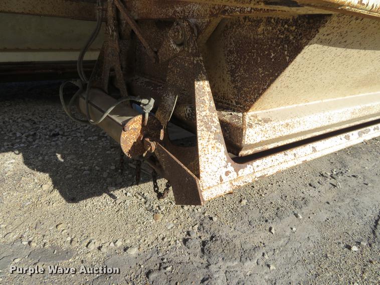 image for item DC0814 1994 Ranch bottom dump trailer