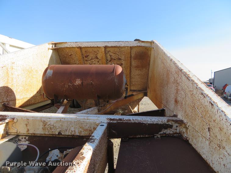image for item DC0814 1994 Ranch bottom dump trailer