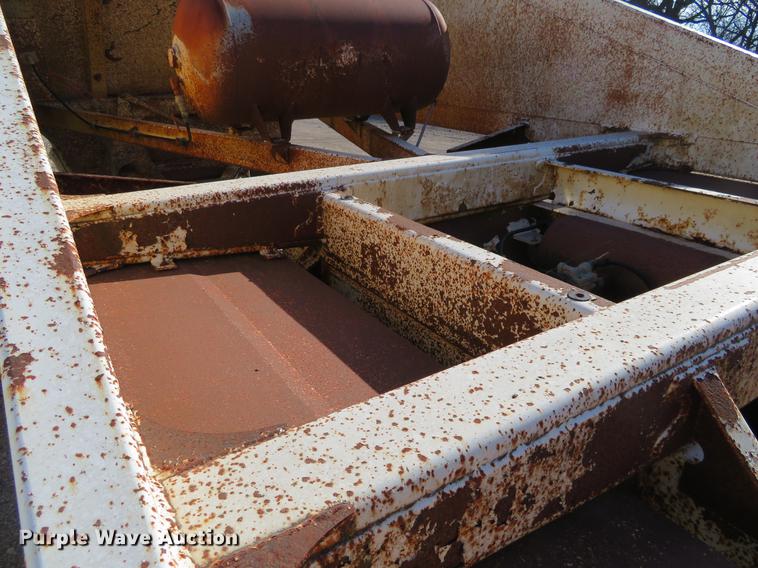 image for item DC0814 1994 Ranch bottom dump trailer