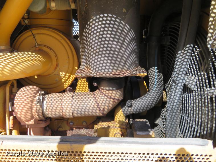 image for item DC0890 2004 Caterpillar D6N XL dozer