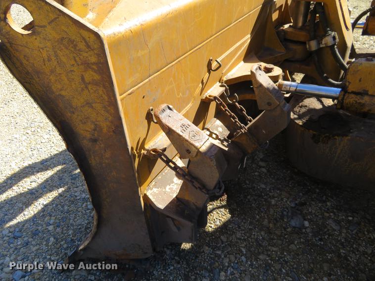 image for item DC0890 2004 Caterpillar D6N XL dozer