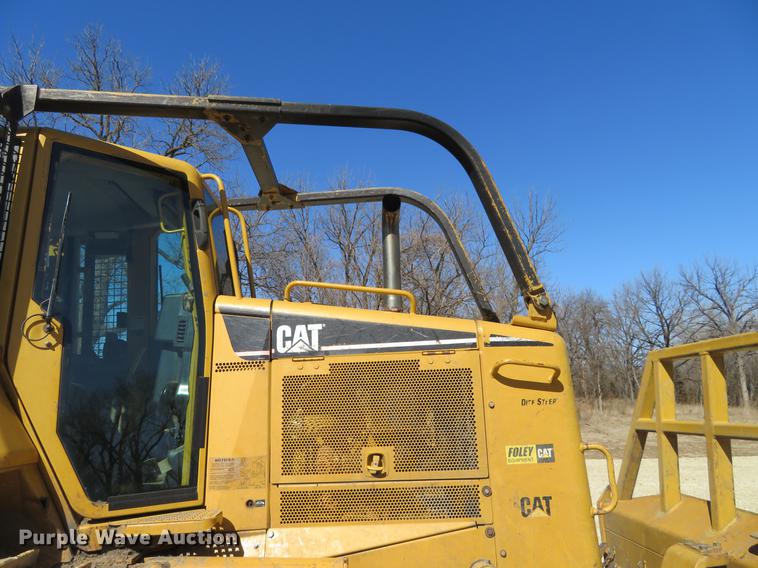image for item DC0890 2004 Caterpillar D6N XL dozer