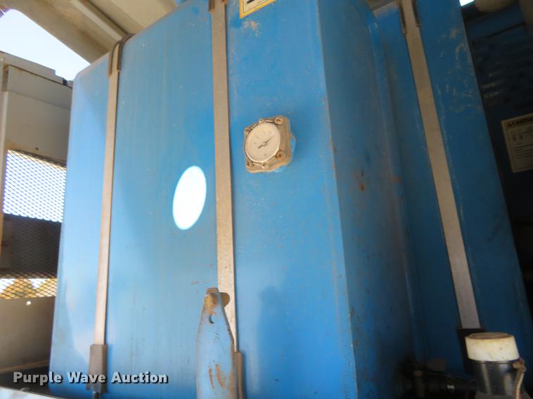 image for item DC0906 1996 Genie S60 boom lift