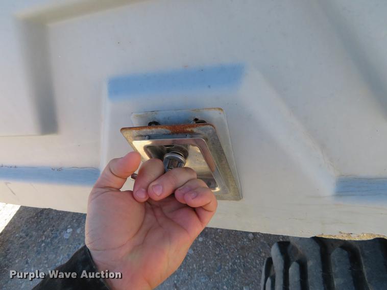 image for item DC0906 1996 Genie S60 boom lift