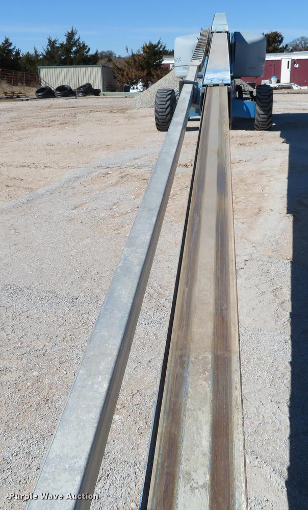 image for item DC0906 1996 Genie S60 boom lift