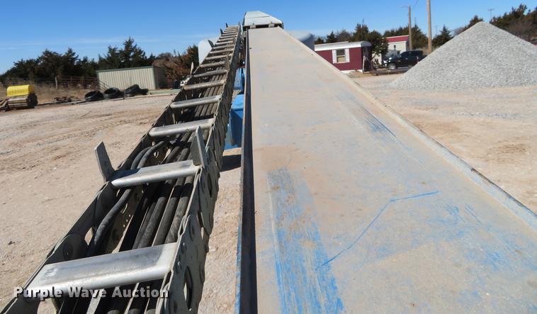 image for item DC0906 1996 Genie S60 boom lift