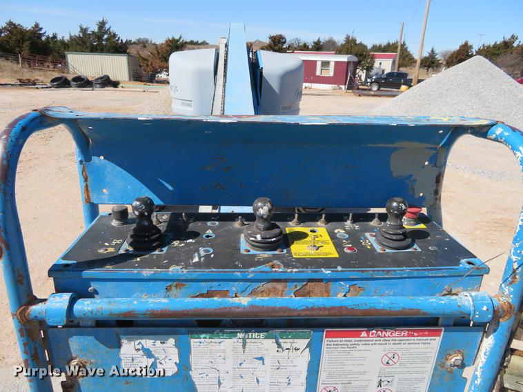 image for item DC0908 2005 Genie S60 boom lift