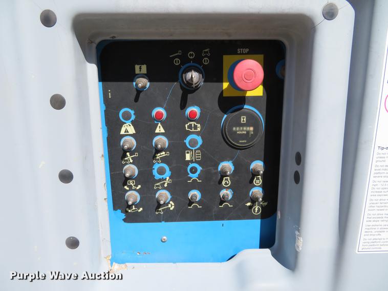 image for item DC0908 2005 Genie S60 boom lift