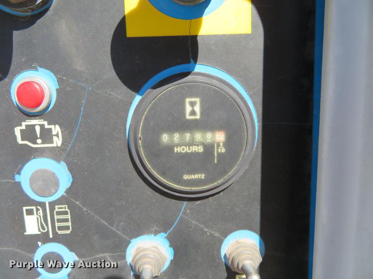 image for item DC0908 2005 Genie S60 boom lift