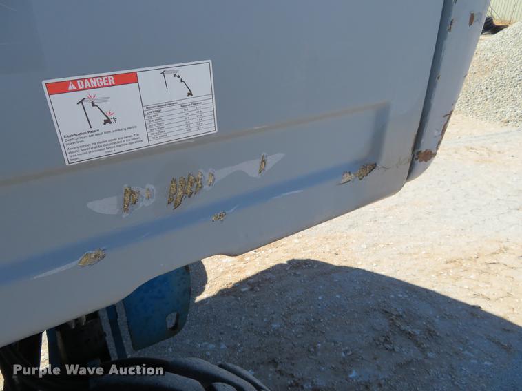 image for item DC0908 2005 Genie S60 boom lift