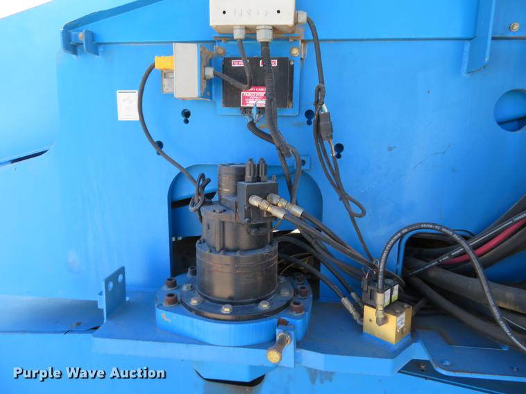 image for item DC0908 2005 Genie S60 boom lift
