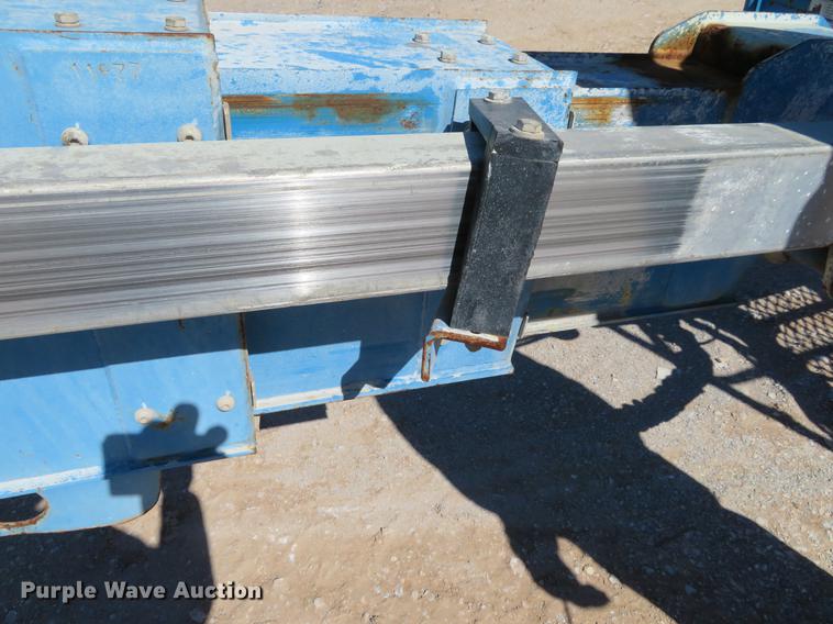 image for item DC0908 2005 Genie S60 boom lift