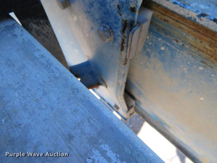 image for item DC0908 2005 Genie S60 boom lift