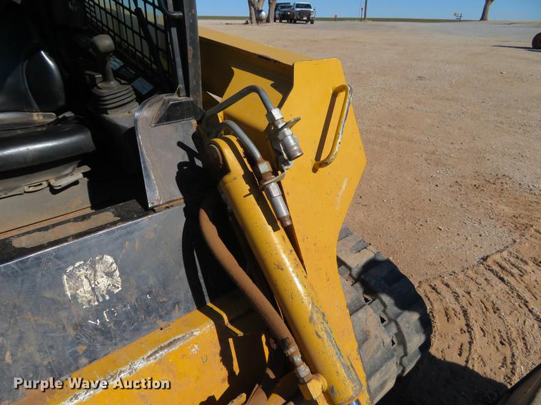 image for item DC0911 2008 John Deere CT332 skid steer