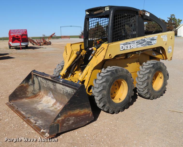 image for item DC0914 2006 John Deere 332 skid steer
