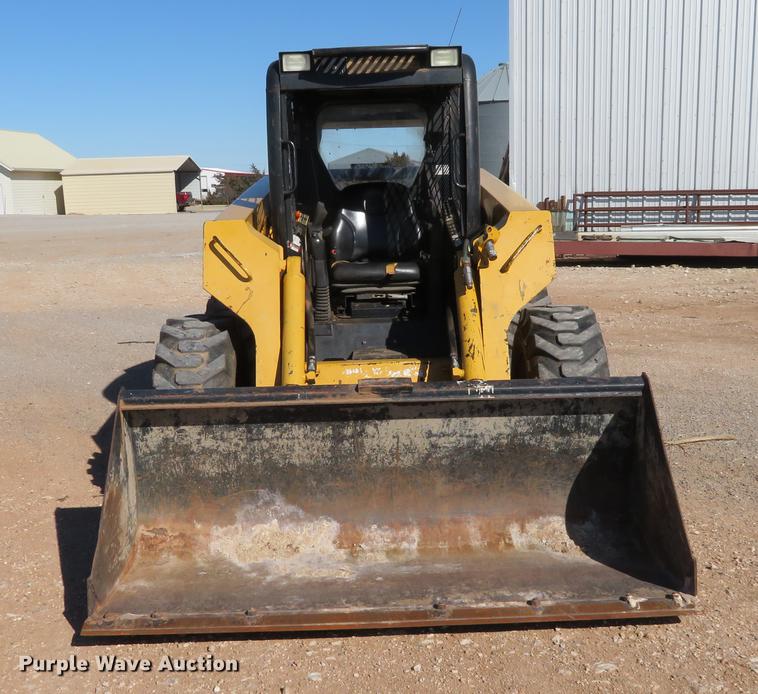 image for item DC0914 2006 John Deere 332 skid steer
