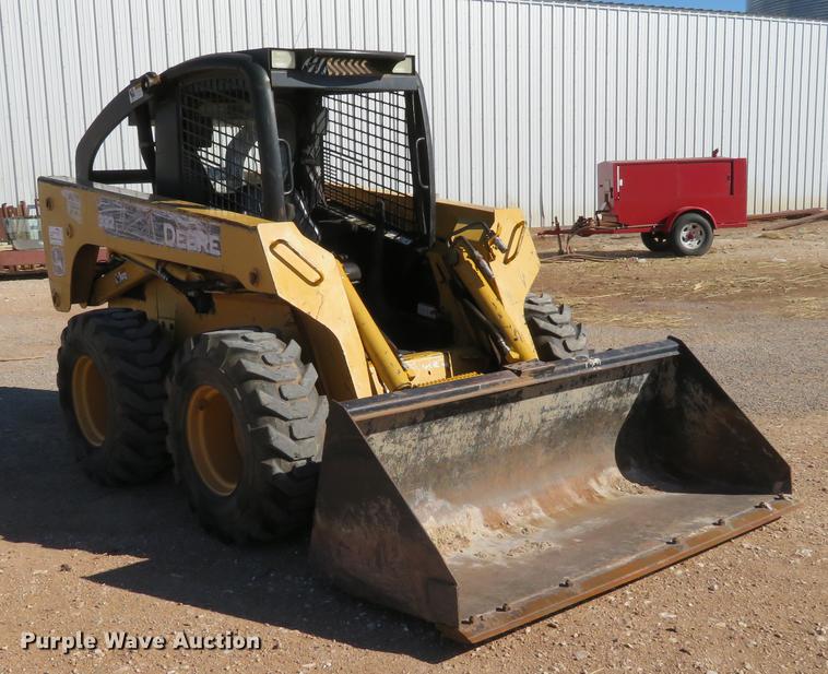 image for item DC0914 2006 John Deere 332 skid steer